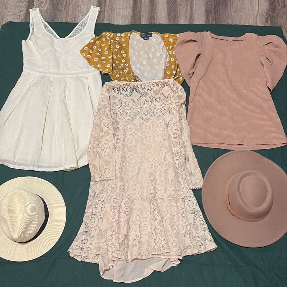 SIZE MEDIUM NEW Stylish Women's Clothing and Accessories Set